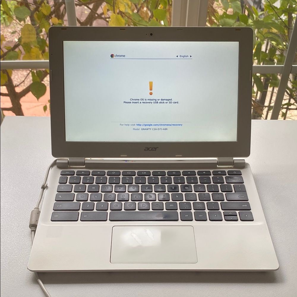 White Acer Laptop for Parts - Chromebook - CB3-111 Series - With Charger